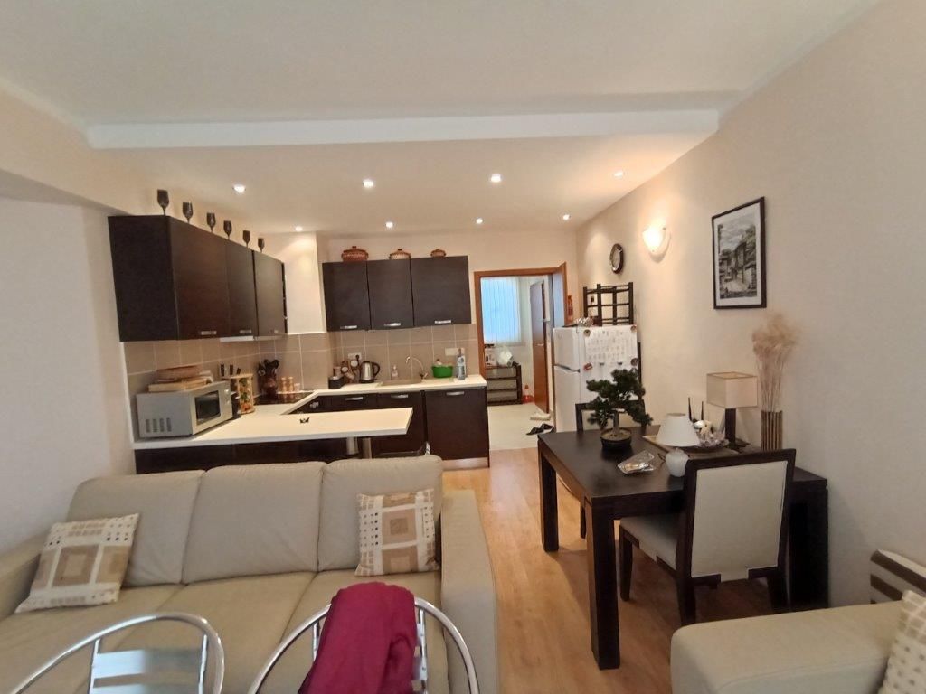 Property photo 2 of 23