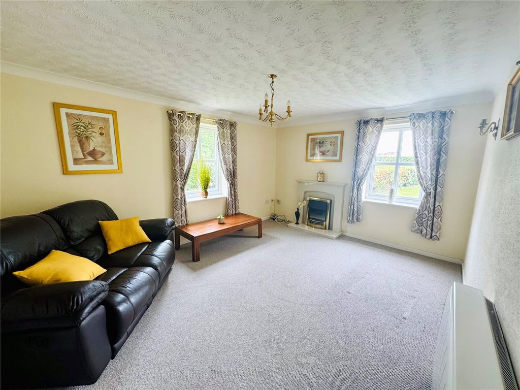 Property photo 2 of 8 Picture No. 19