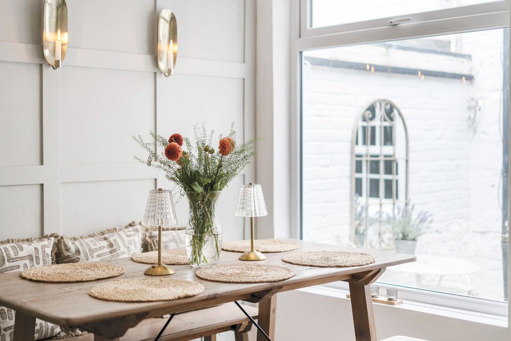 Property photo 2 of 17 Dining Room