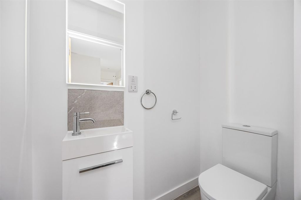 Additional image 16 of 2 bed flat to rentMontague Street, Worthing BN11