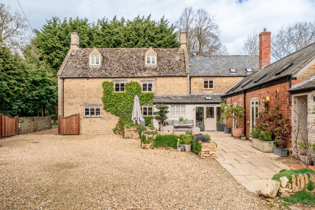 Property photo 2 of 36