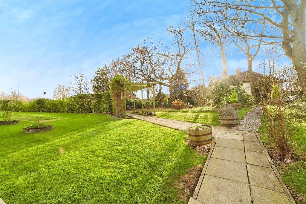 Property photo 2 of 9