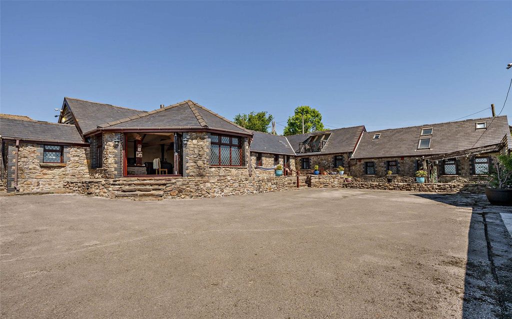 Property photo 1 of 21 Front