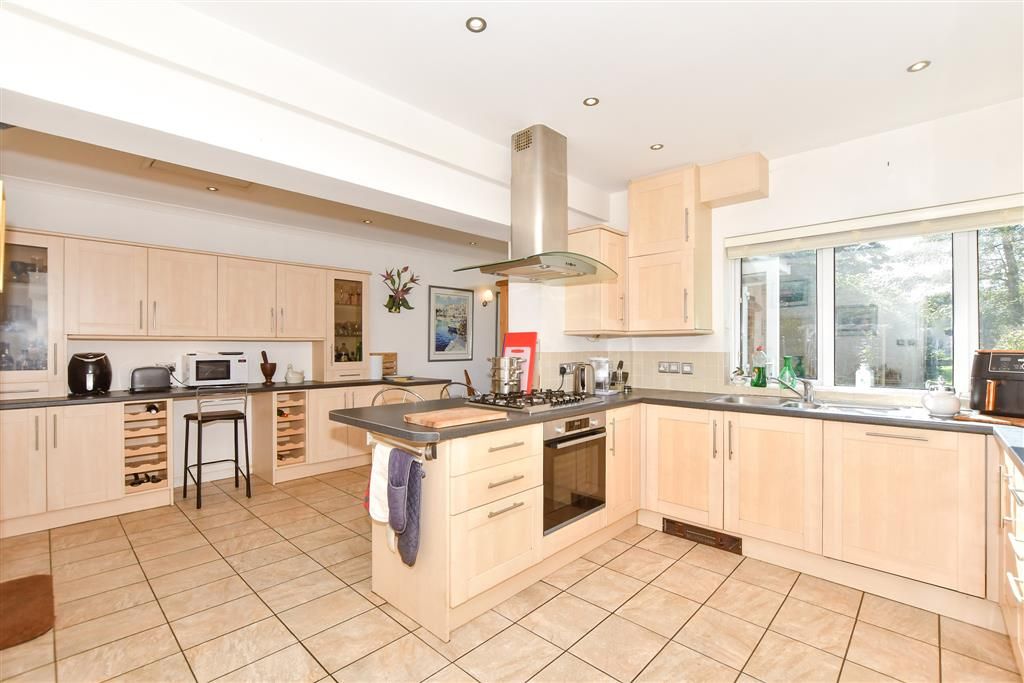 Property photo 3 of 14 Kitchen