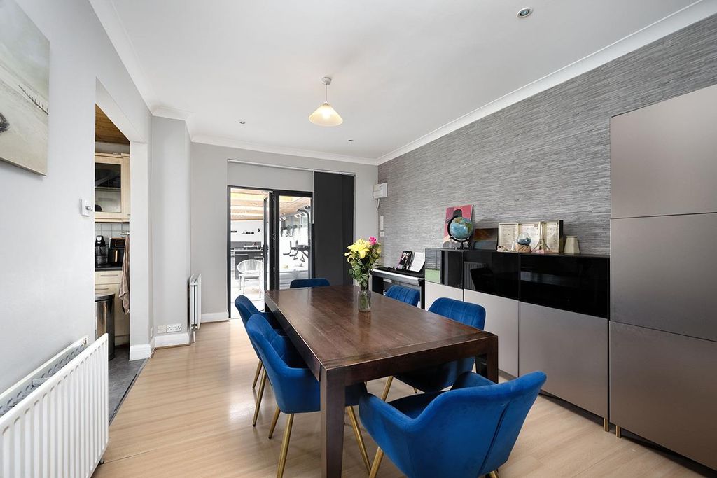 Property photo 3 of 18 W03.Jpg