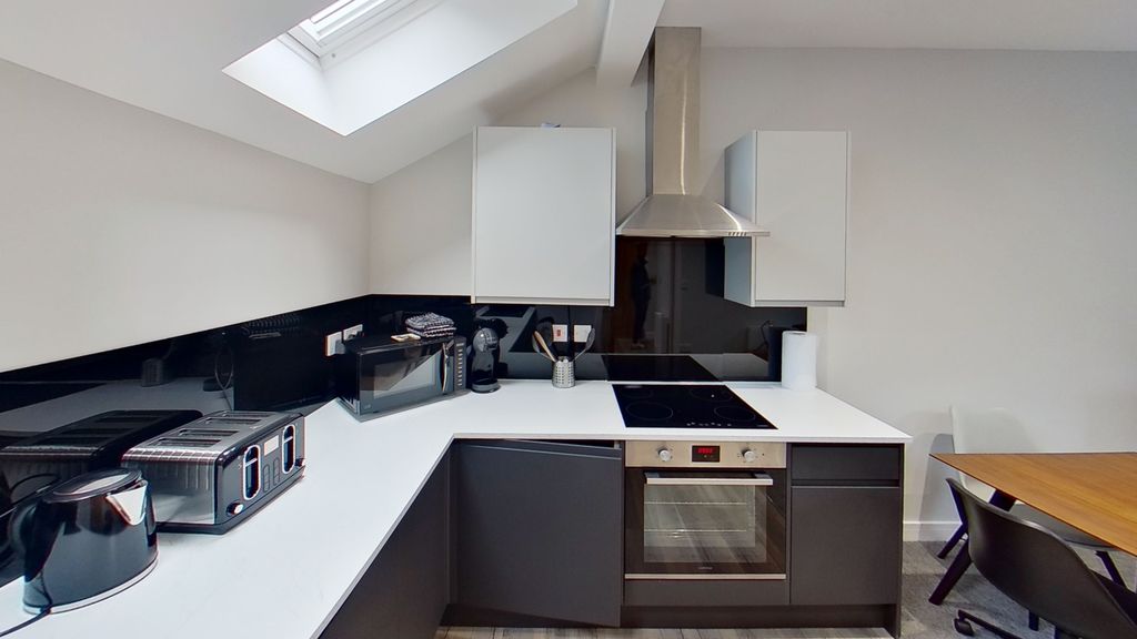 Property photo 2 of 4 Kitchen