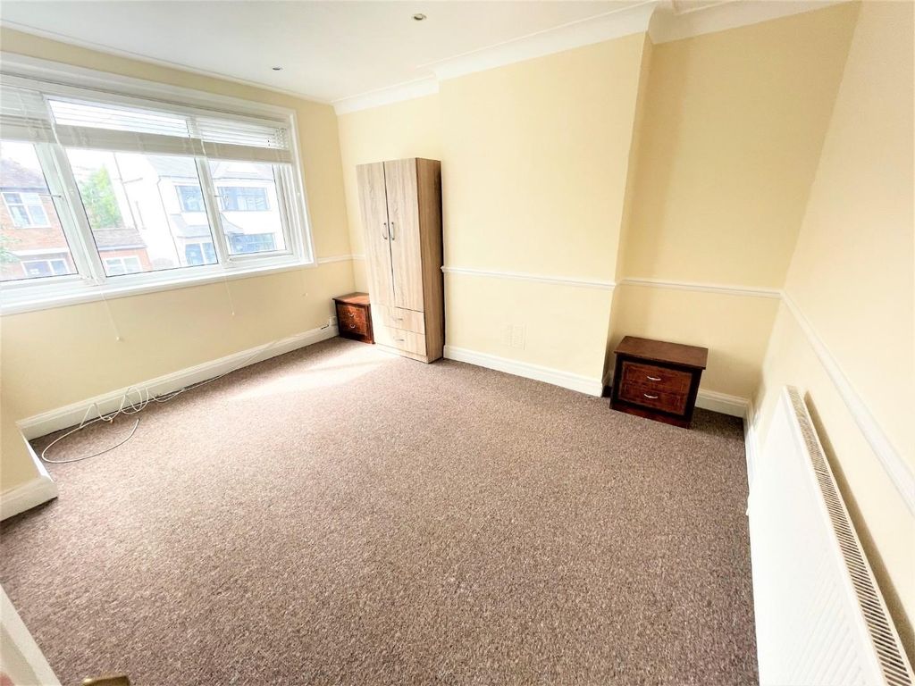 Property photo 3 of 7 Bed 1.Jpg