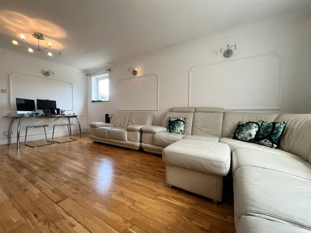 Property photo 3 of 10 Zzzzzzzzzzzzzzzzzzzzzz.Jpg