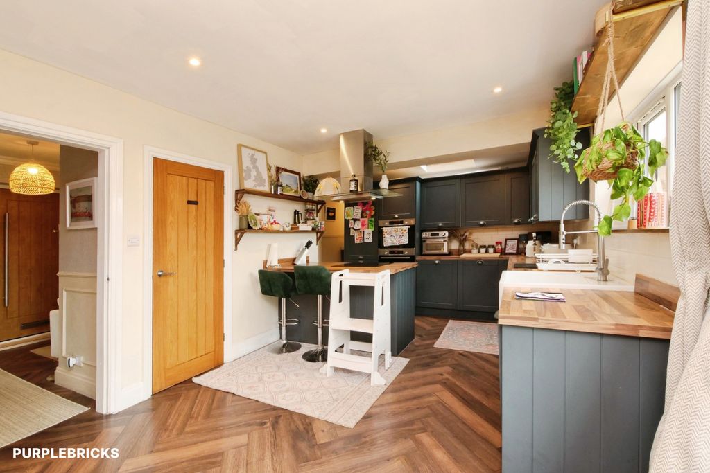 Property photo 2 of 26