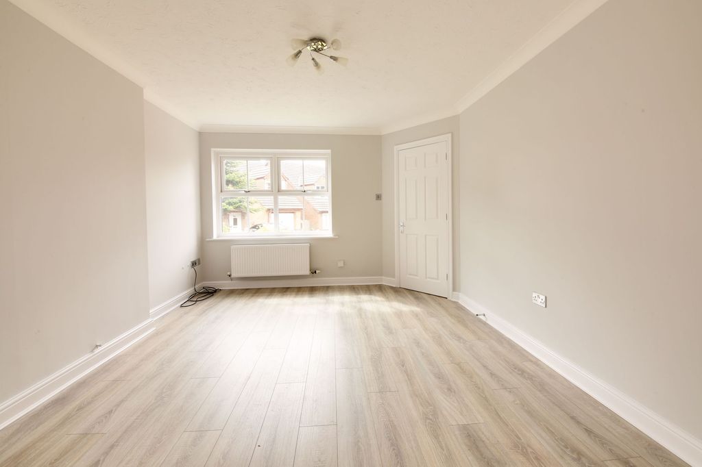 Property photo 2 of 11 Lounge