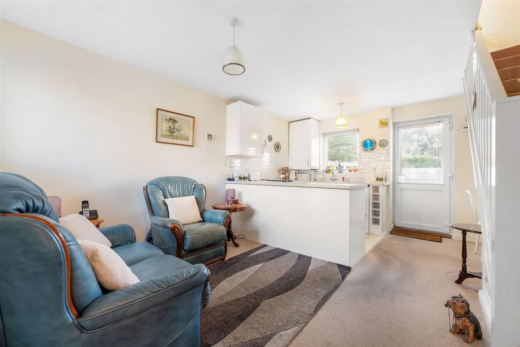 Property photo 1 of 11 Byron Close-1.Jpg