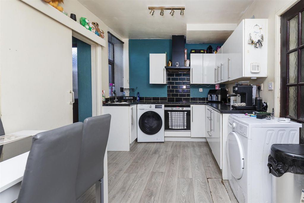 Property photo 2 of 19 Kitchen Diner