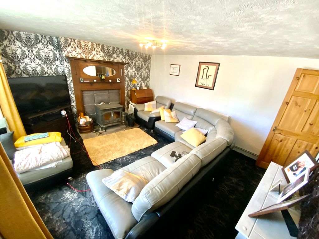 Property photo 2 of 21 Lounge