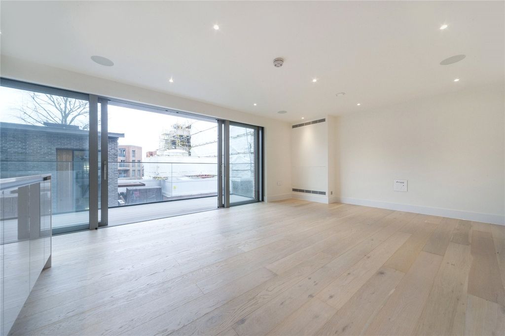 Property photo 2 of 21