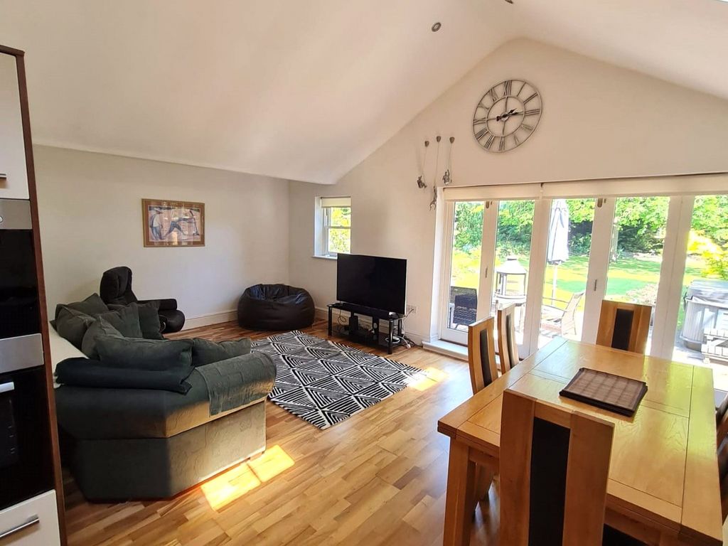 Property photo 3 of 53 Picture No. 30