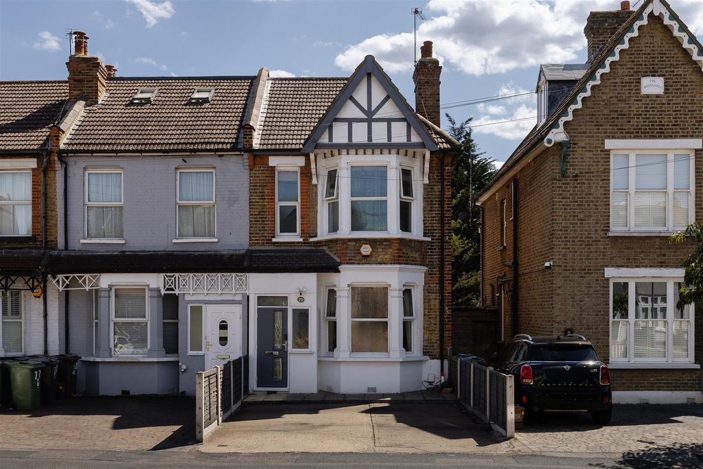 Property photo 1 of 33 Hall Lane, E4 8Hw