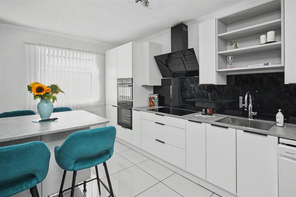 Property photo 2 of 22 Kitchen 2.Jpg