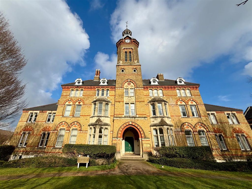 Property photo 1 of 8