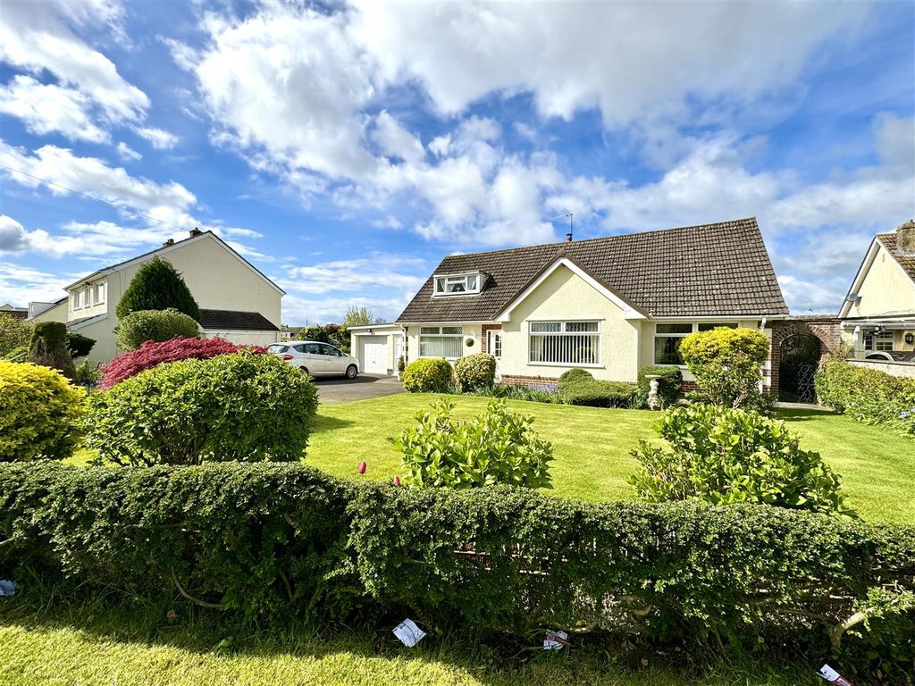 Property photo 1 of 30 Loop Road