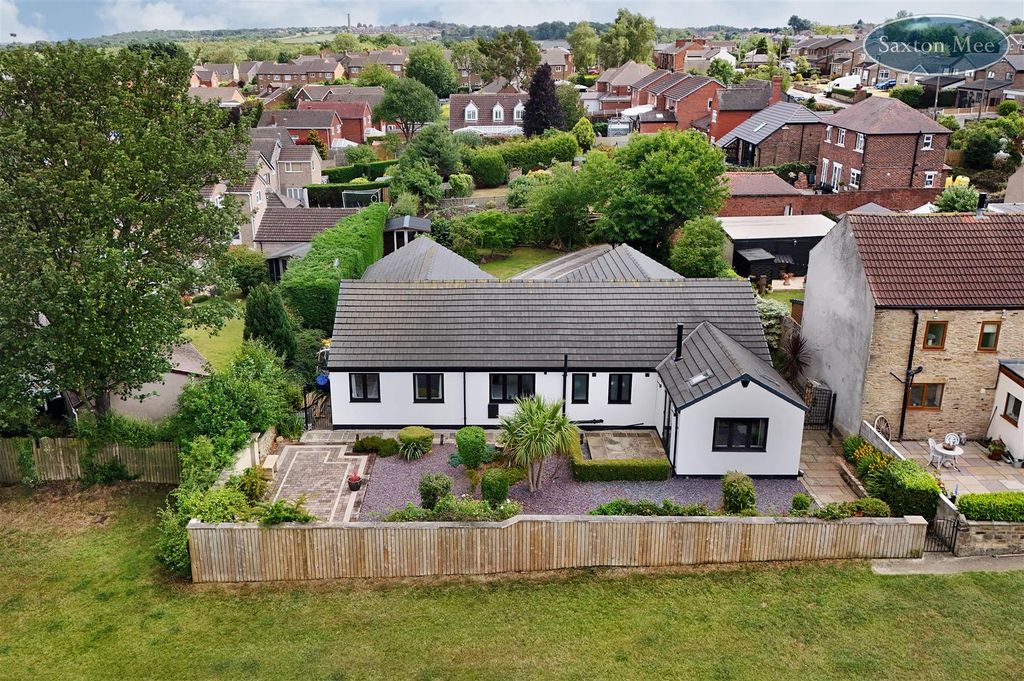 Property photo 1 of 25 Back Dr745.Jpg