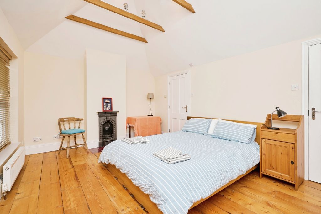 Property photo 3 of 10 3