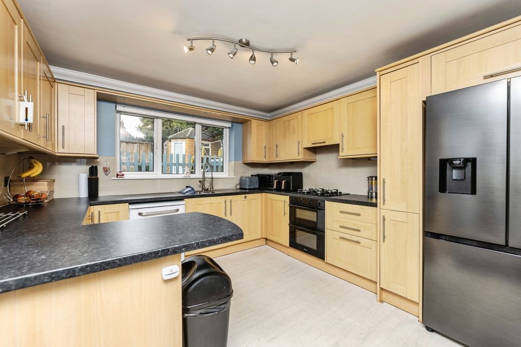 Property photo 3 of 29 Pbox-Img.Jpg