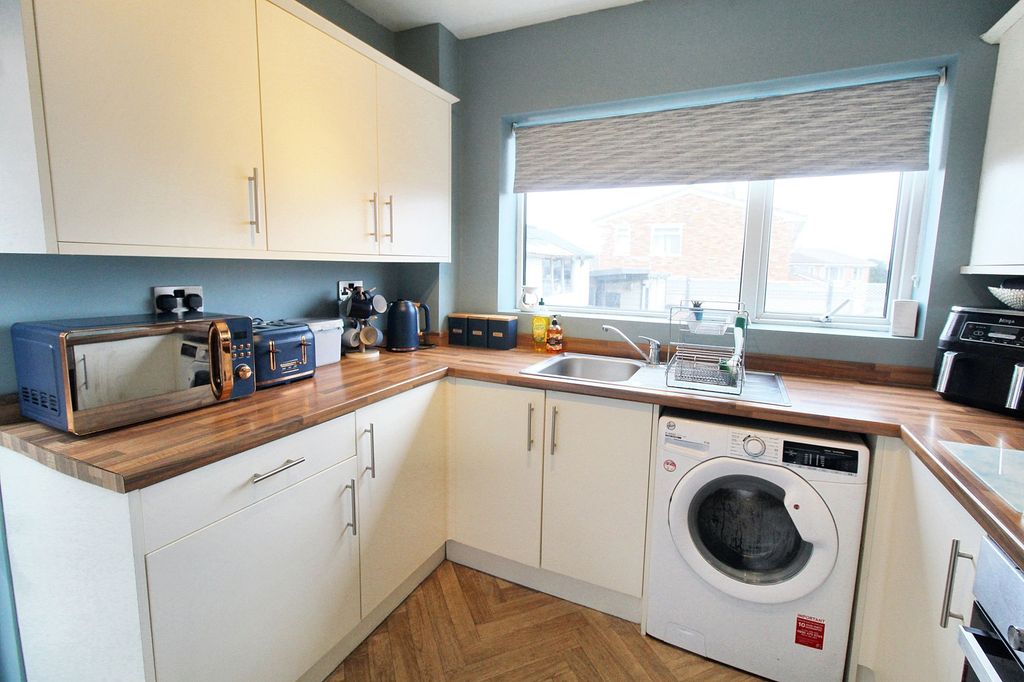 Property photo 3 of 21 Kitchen