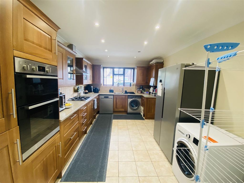 Property photo 3 of 39