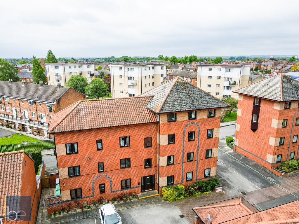 Property photo 1 of 11 Castle Brewery Court