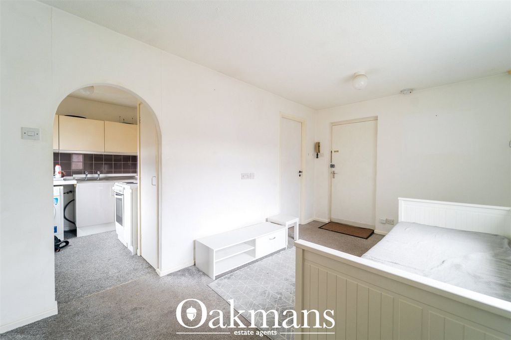 Property photo 2 of 8 Picture No. 12