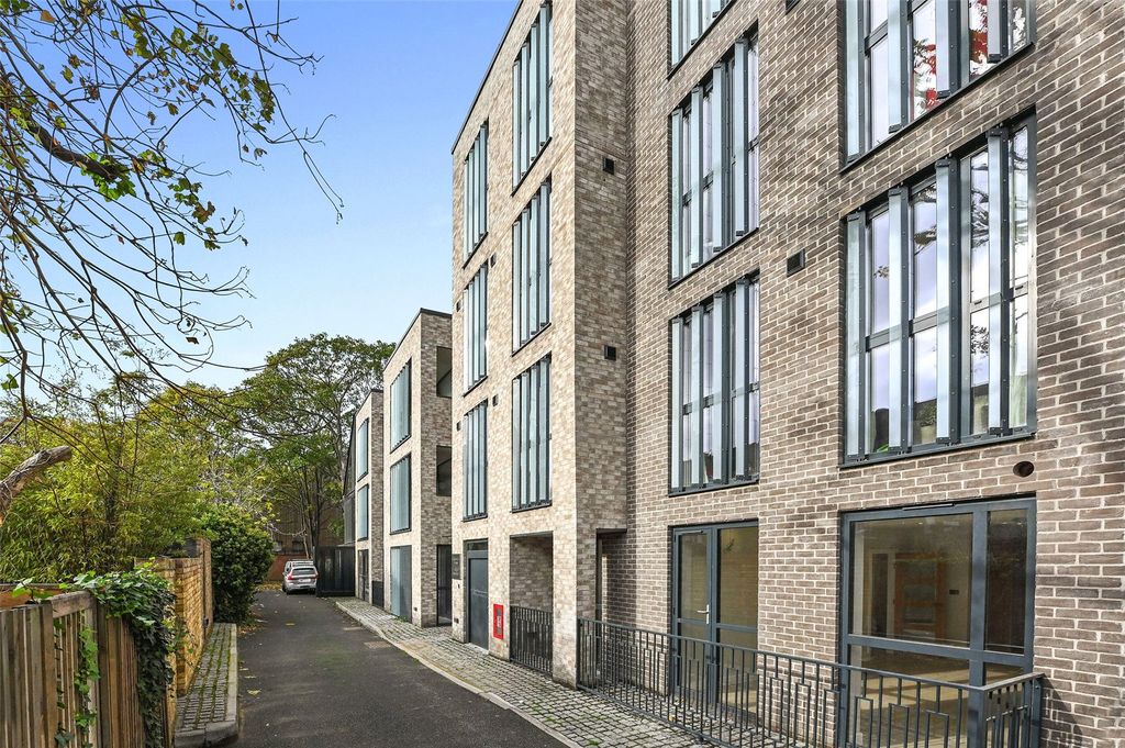 Property photo 2 of 18 External