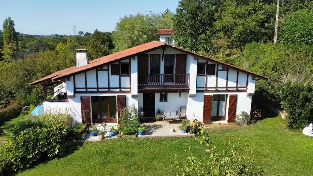 Property photo 1 of 11 Charming 3-Bedroom Basque House With Two Independent Studios In Ascain, 185 m²