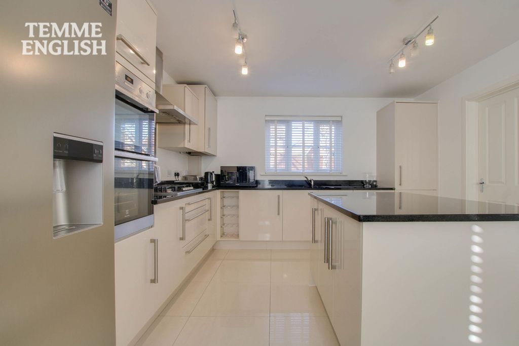 Property photo 3 of 46