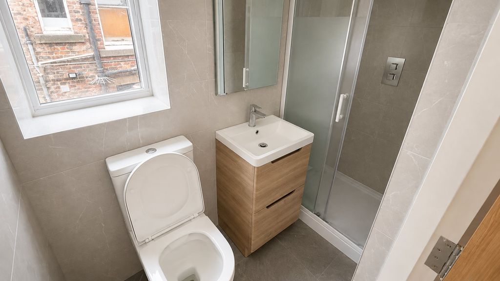 Property photo 3 of 20 Bathroom 1
