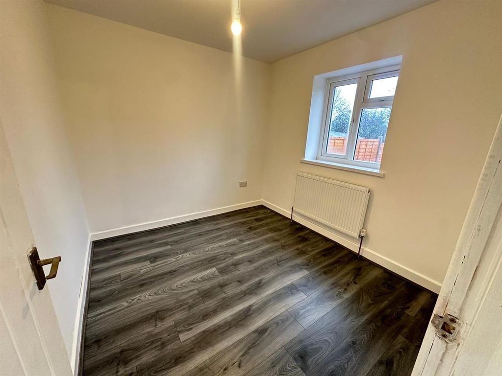 Property photo 3 of 11 22 Whitegreve-3.Jpg