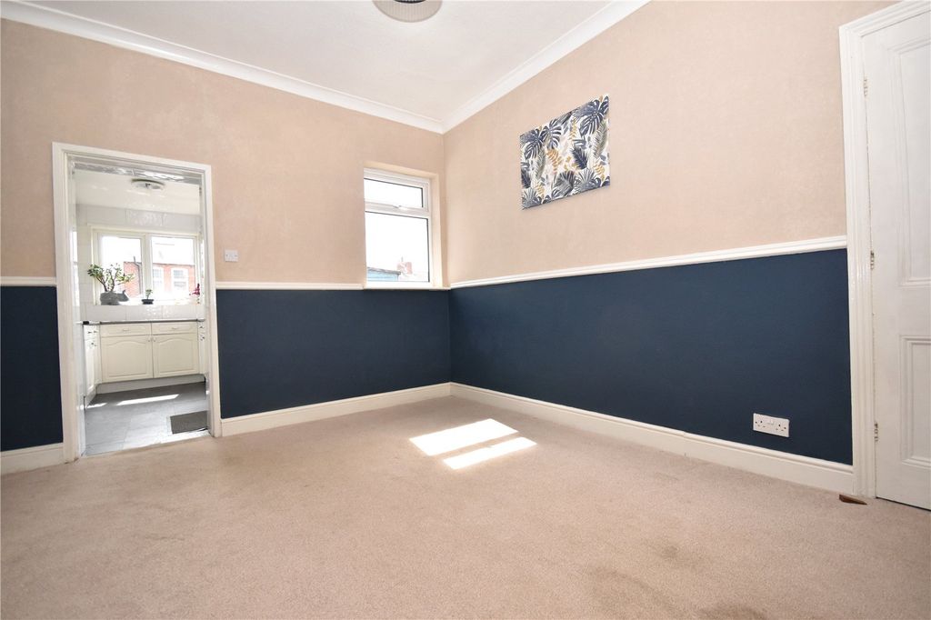 Property photo 3 of 16 Picture No. 14