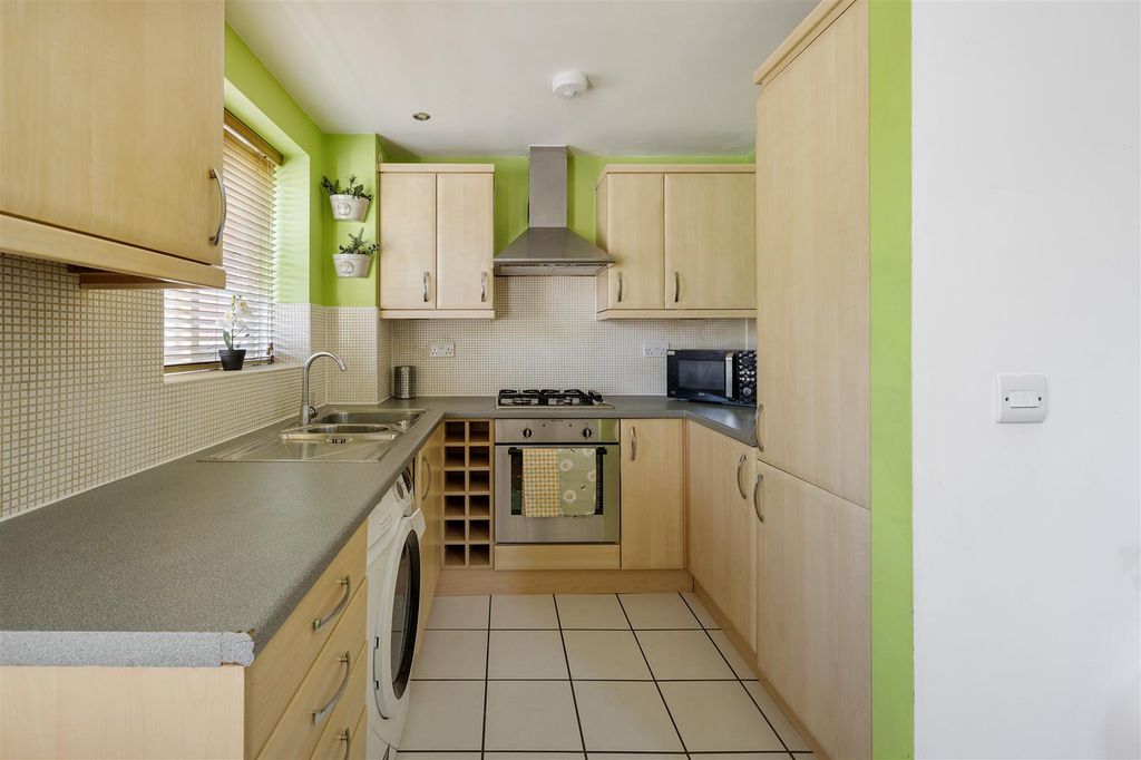Property photo 3 of 31