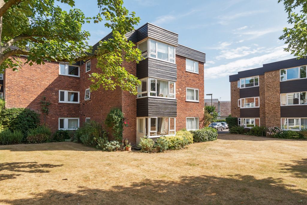 Property photo 1 of 20 1326483-19-687A16...