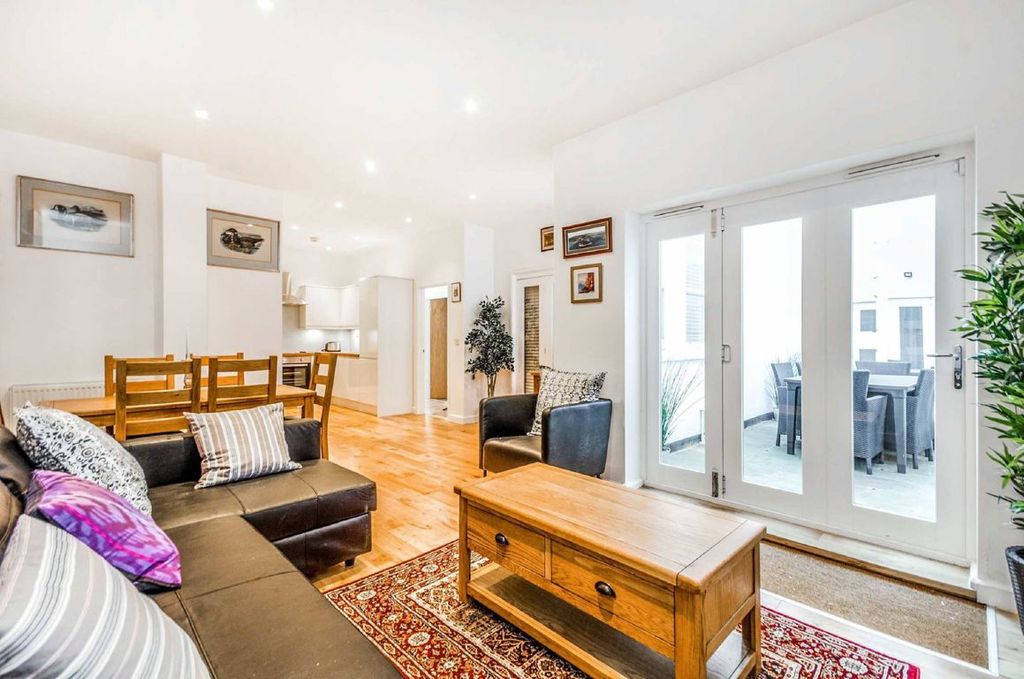 Property photo 2 of 7