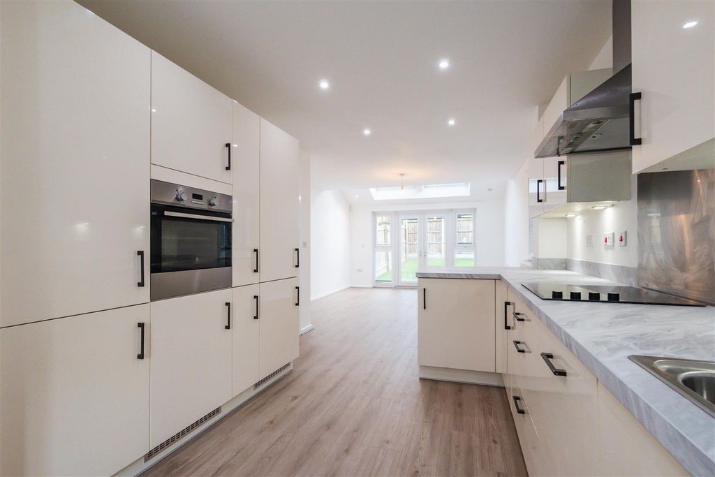 Property photo 2 of 19 Kitchen