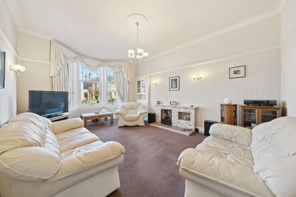 Property photo 2 of 28