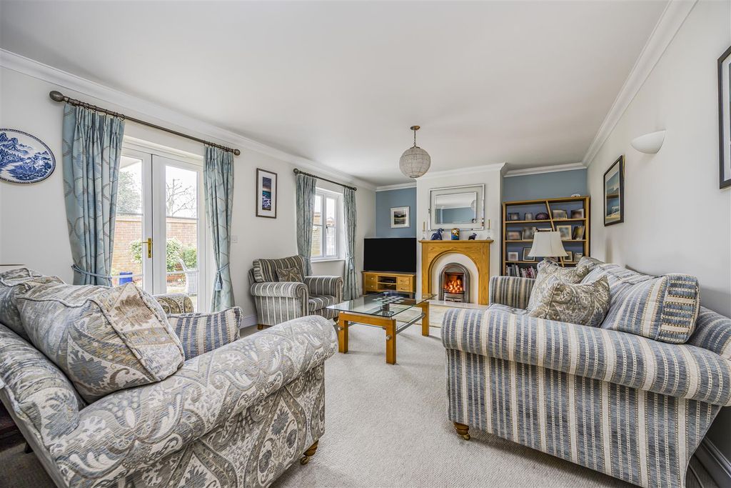 Property photo 3 of 34 2 Clarendon Close, Denmead-Porticomarketing-Nexa-3