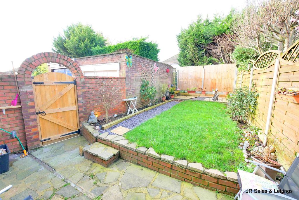 Property photo 2 of 13 Garden