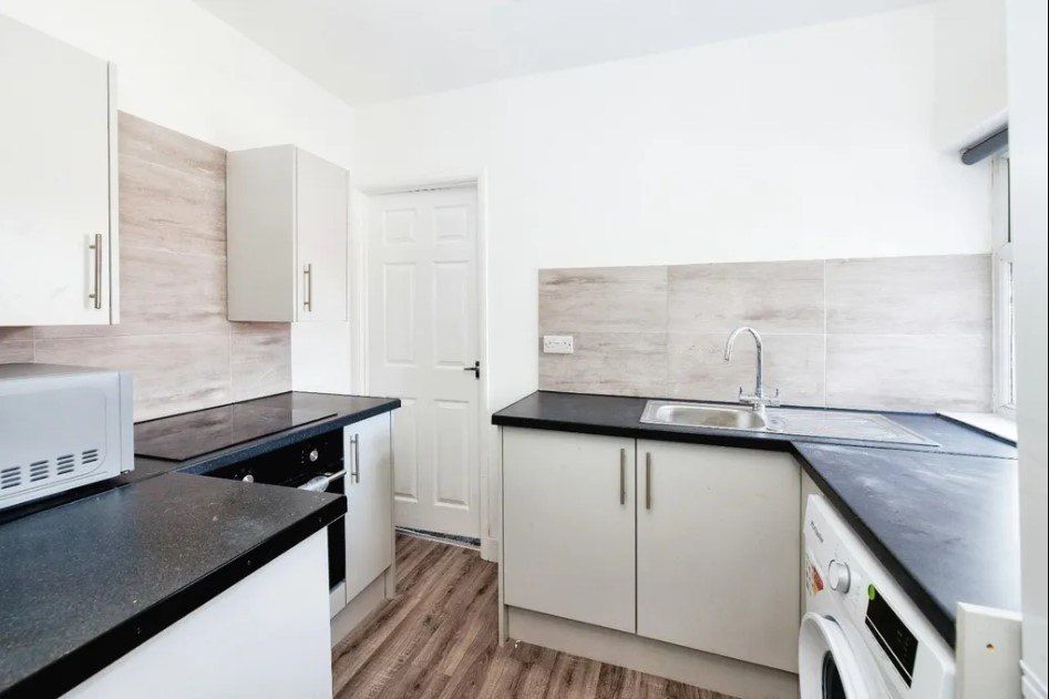 Property photo 1 of 10 Lightning Estates Are Proud To Present This Newly Refurbished, Furnished, Three Bedroom Upper Flat On Sutton Street In Newcastle