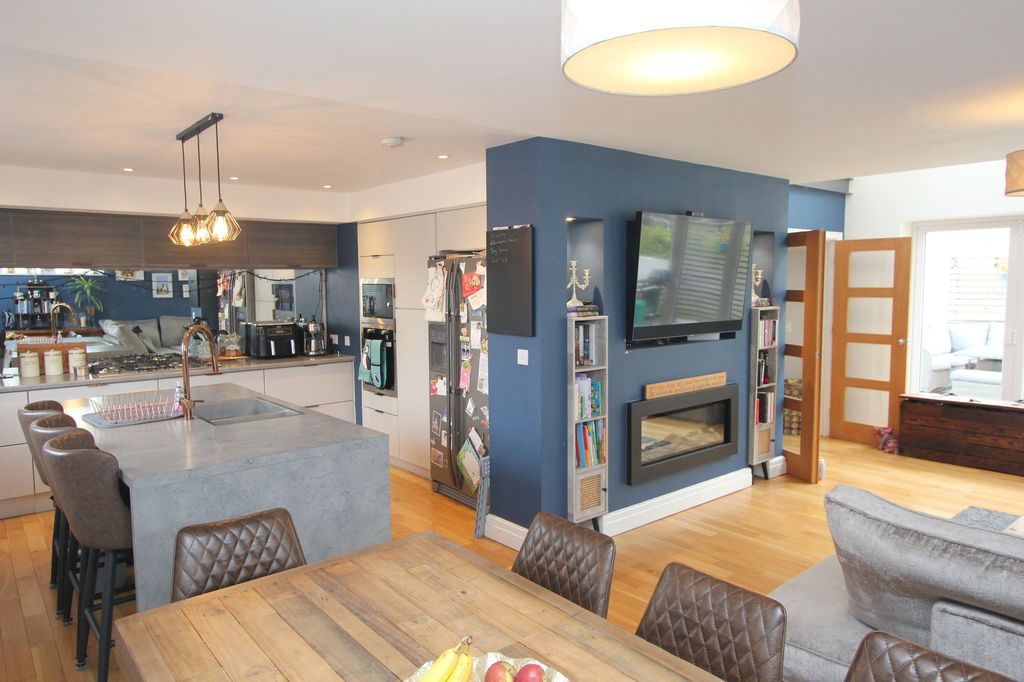 Property photo 3 of 29