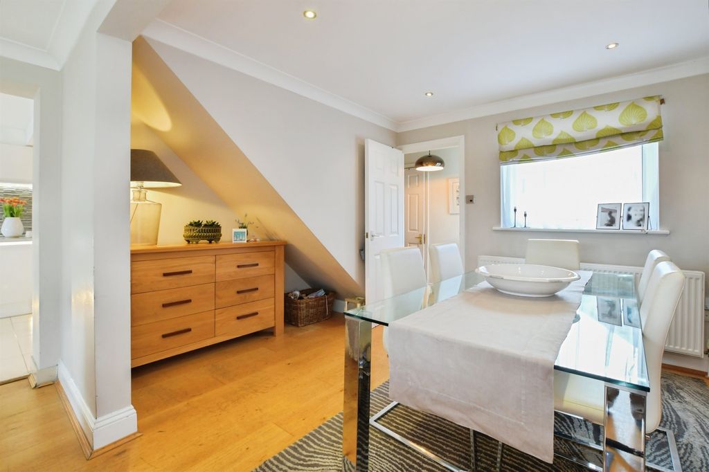 Property photo 3 of 28