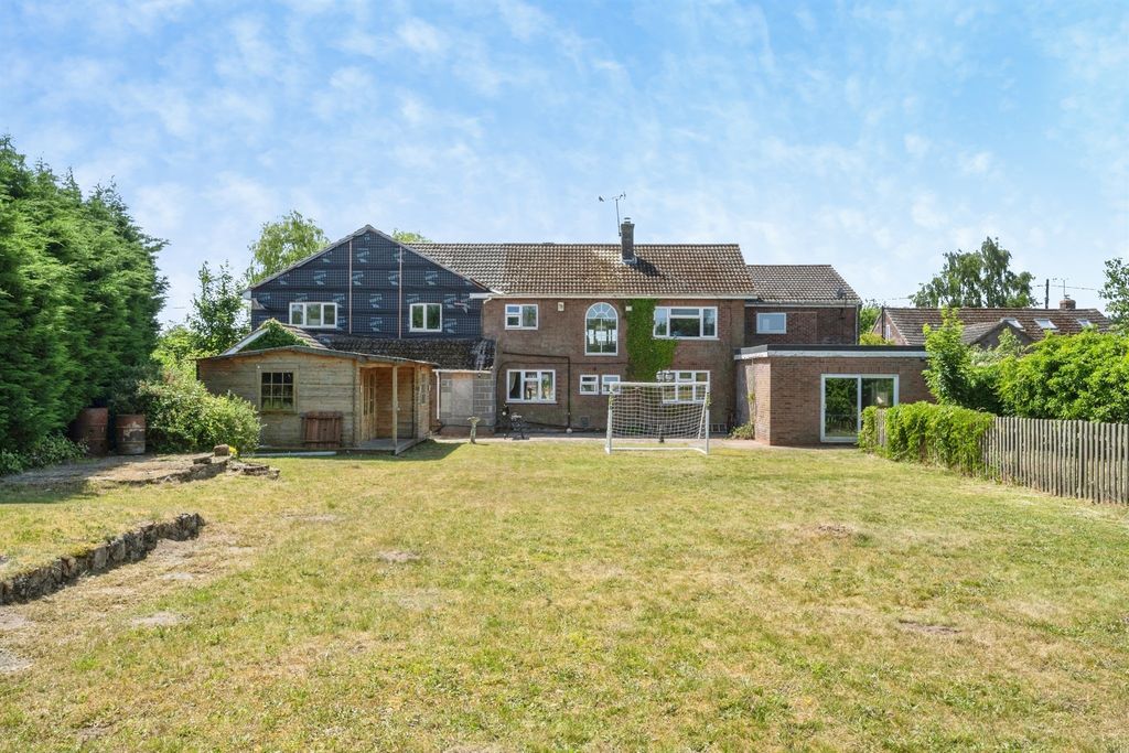 Additional image 20 of 6 bed detached house for saleBrigg Road, Messingham, Scunthorpe DN17