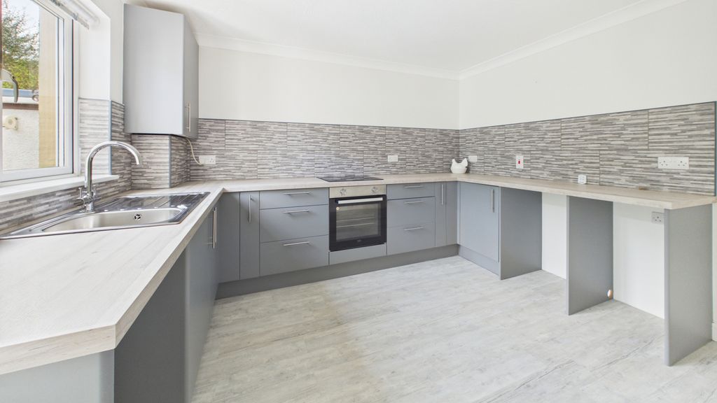 Property photo 3 of 13 Gallery