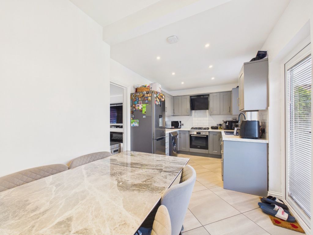 Property photo 3 of 14 5301026