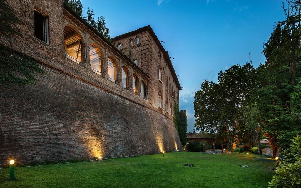 Property photo 3 of 24 Castello di Oviglio Monferrato Riprese Aeree Foto di Interni Castello In Vendita Immobili di Pregio Luxury Real Estate Dimore Storiche Flavio Chiesa